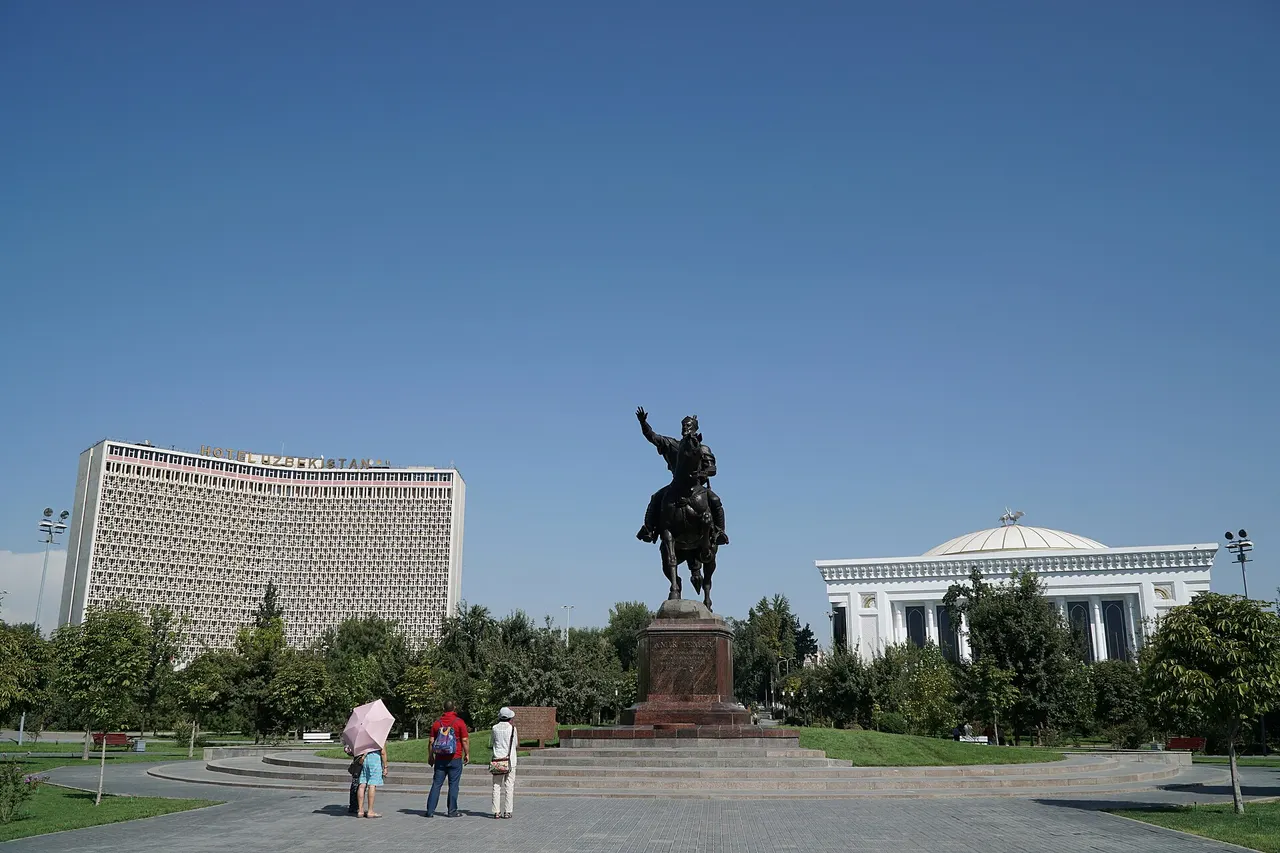 میدان امیر تیمور و میدان استقلال