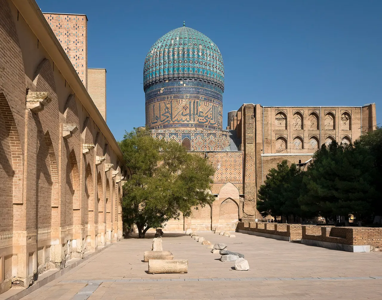 مسجد بی‌بی‌خانم و بازار سیاب